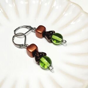 NEW Earrings Petite flower dangle earrings green fairy earrings handm 690gchoc#f